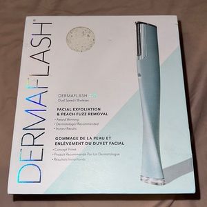 Dermaflash 2.0 facial exfoliation & peach fuzz removal- never used